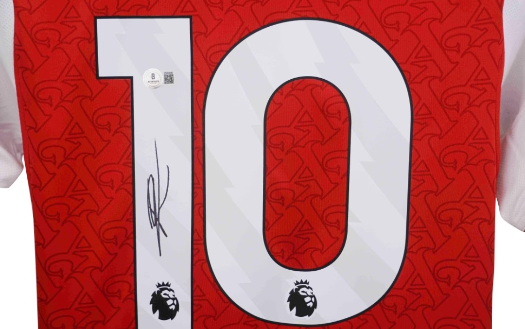 Ezi Arsenal signed shirt (Becketts COA) 24/25 season.