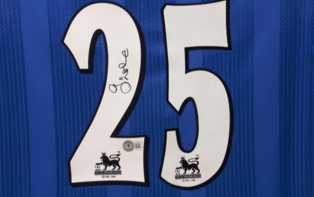 Gianfranco Zola signed Chelsea shirt (Becketts COA)